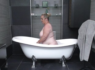 Solo BBW fingering her wet pussy in the bathtub - Summer